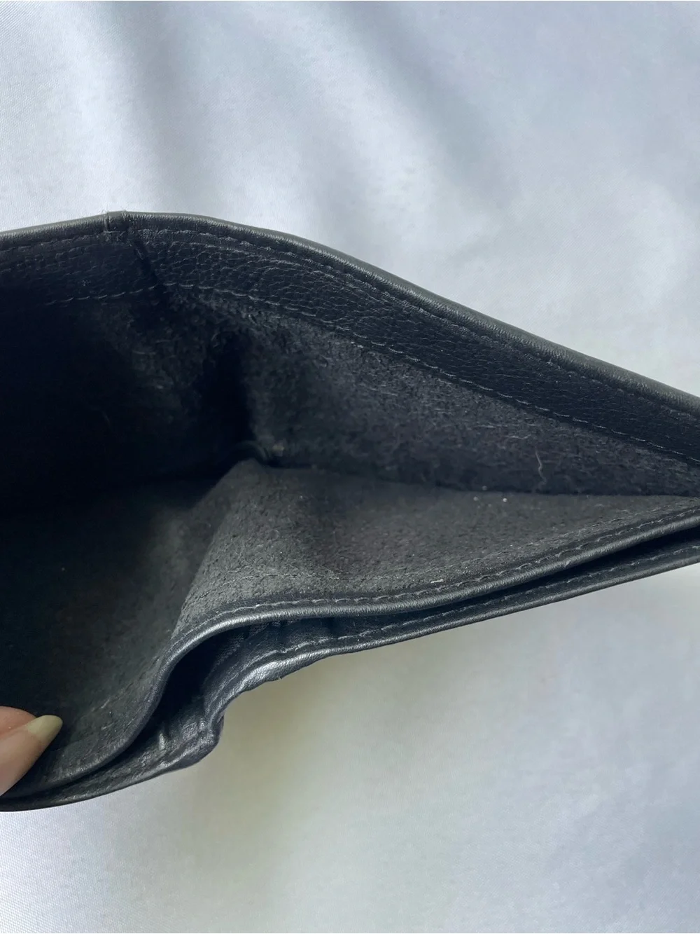 RFID Classic Black Leather Bi-Fold Wallet - Men
